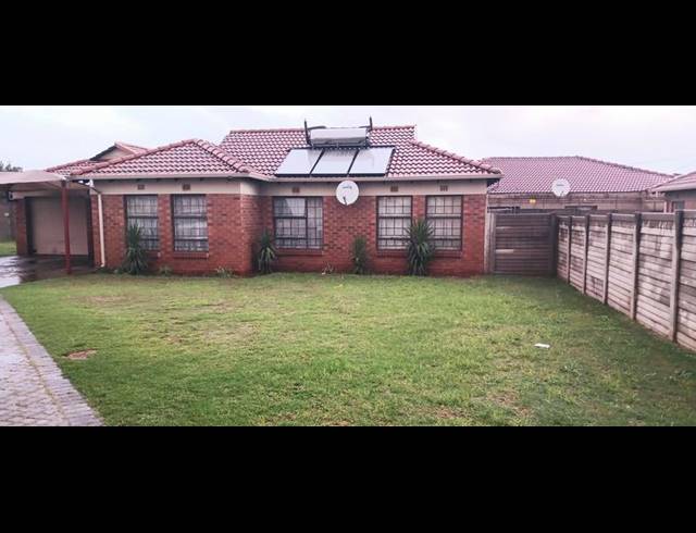 3 BEDROOM HOUSE FOR SALE IN CLAYVILLE